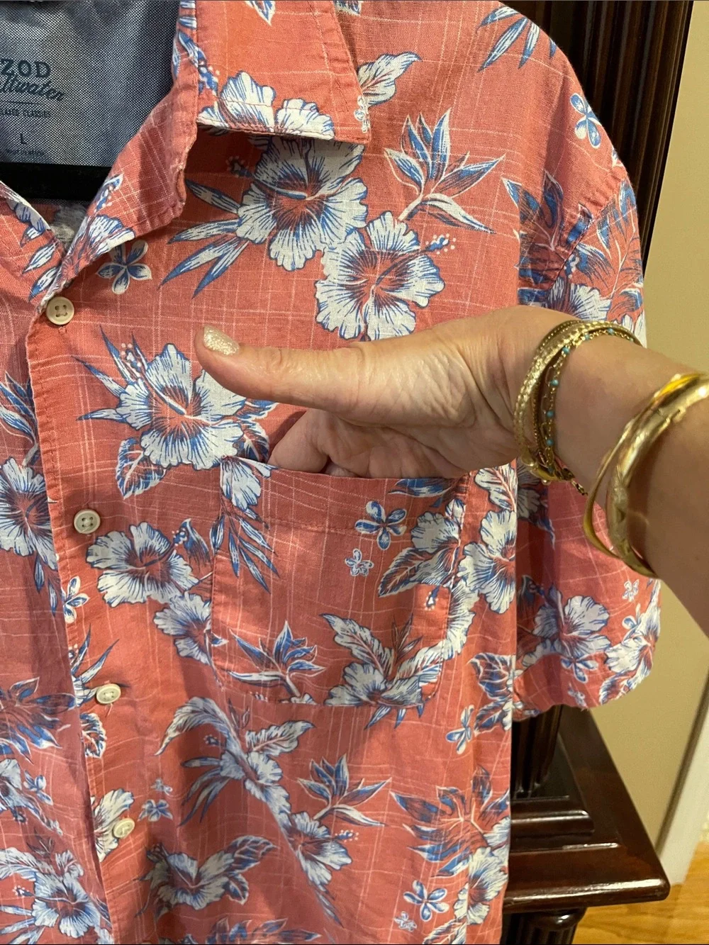 Izod Coral Floral Short-Sleeve Button-Down Shirt - Picture 4 of 4